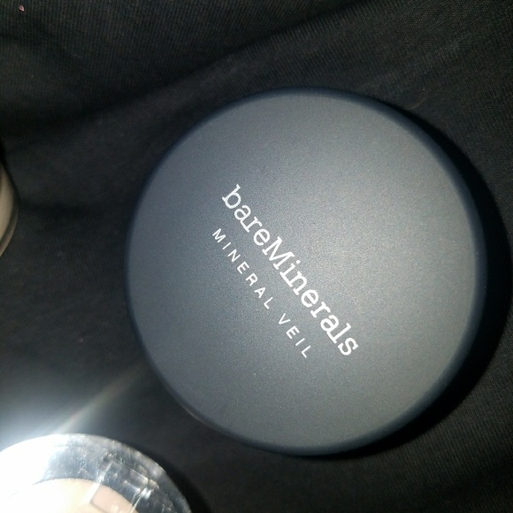 BRAND NEW concealer and setting powder - Picture 4 of 4